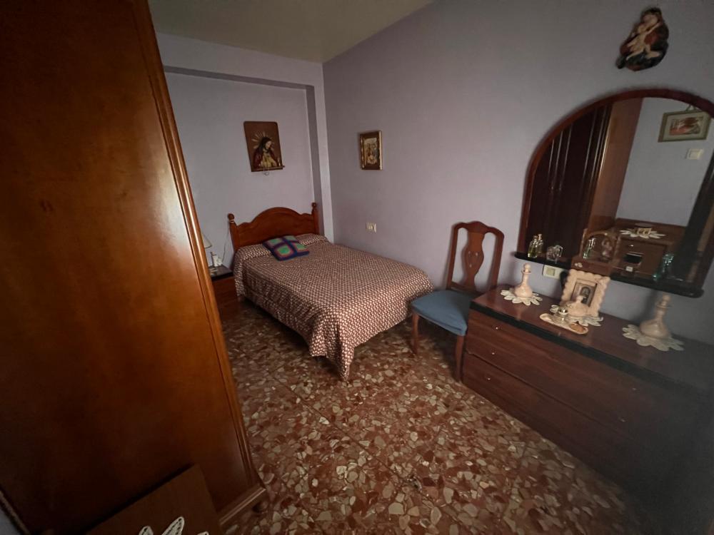  till salu hus Tozar Loja 18