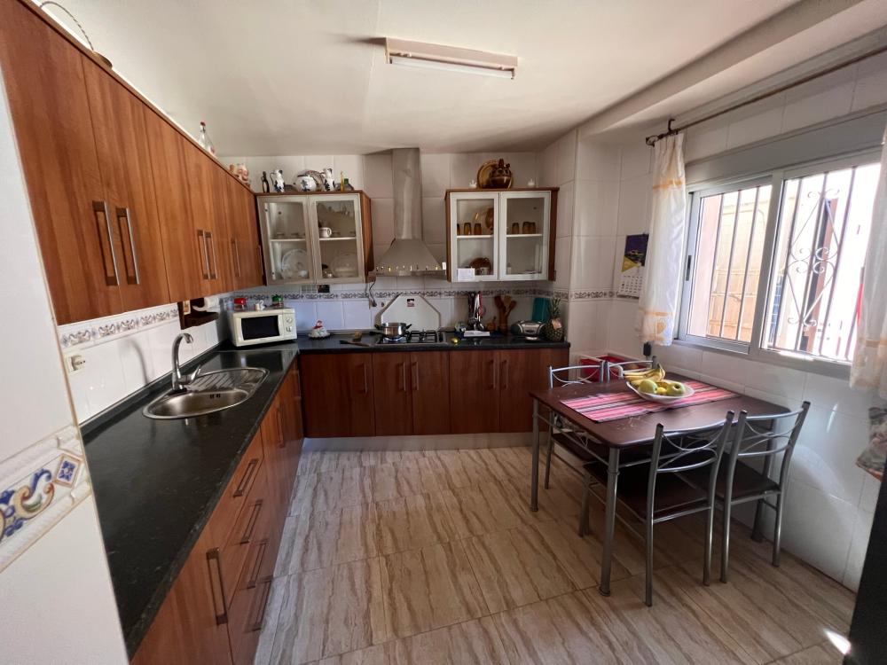  till salu hus Tozar Loja 10
