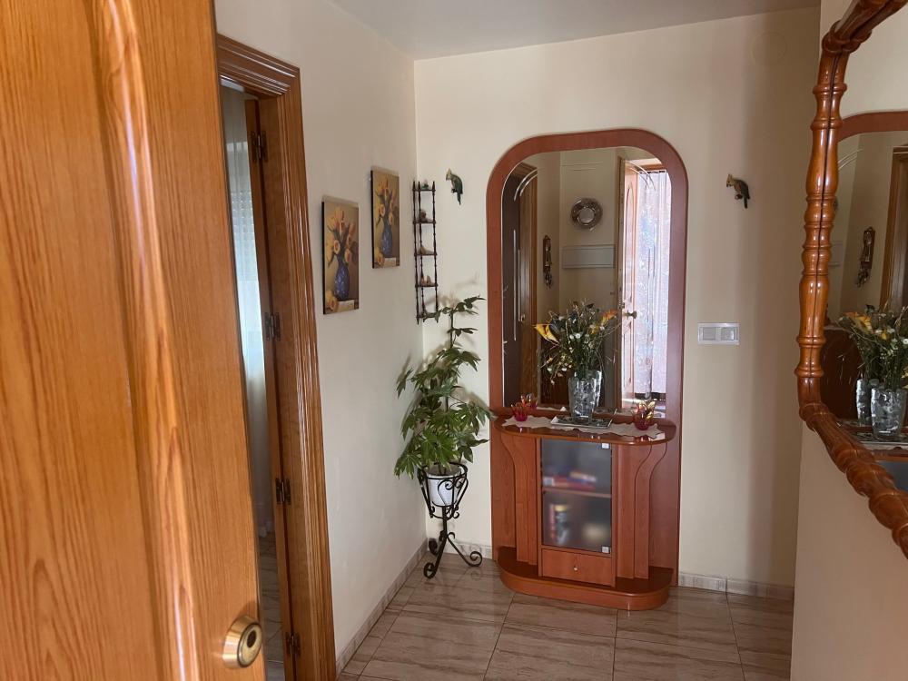  till salu hus Tozar Loja 6