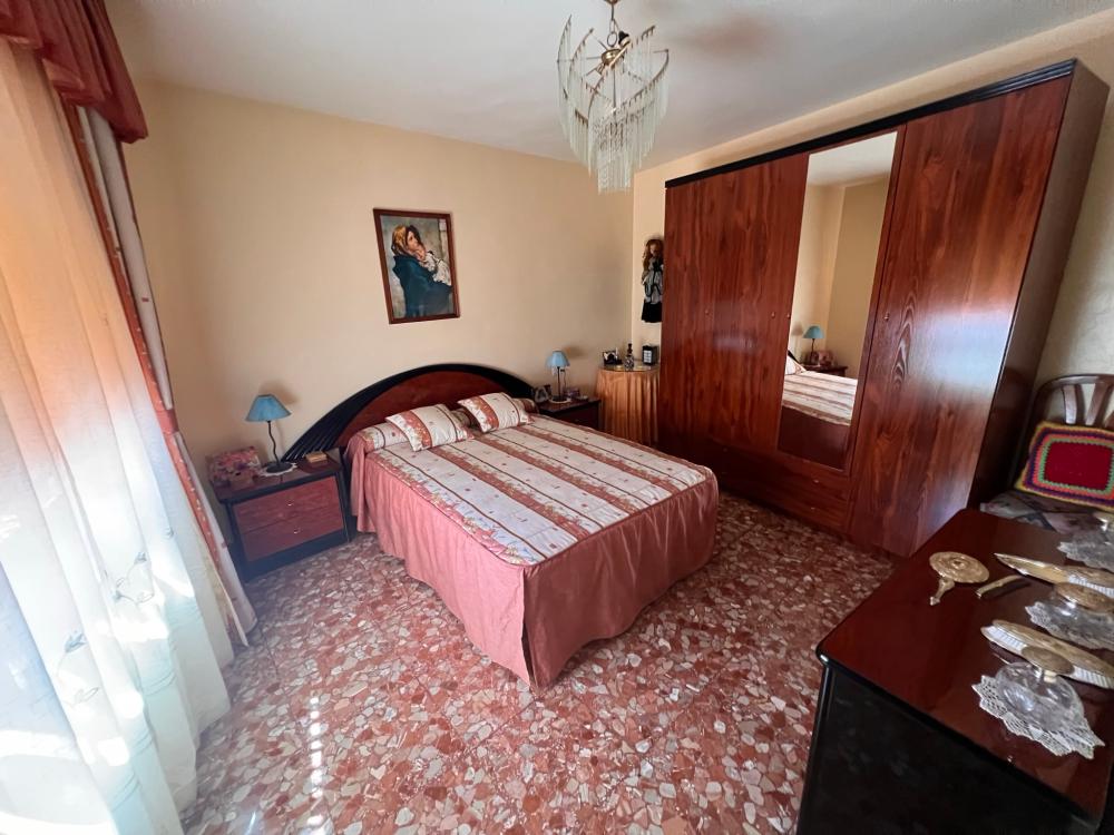  till salu hus Tozar Loja 17