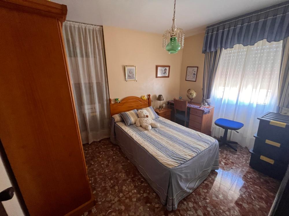  till salu hus Tozar Loja 21