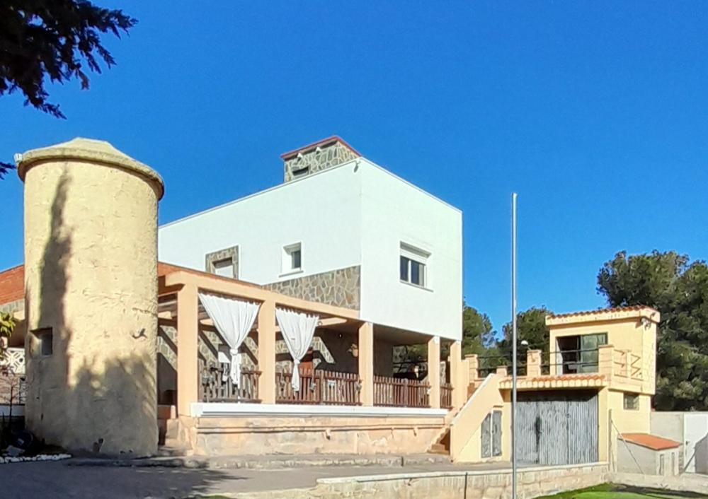  till salu villa Mas Mateu Baix Penedès 34