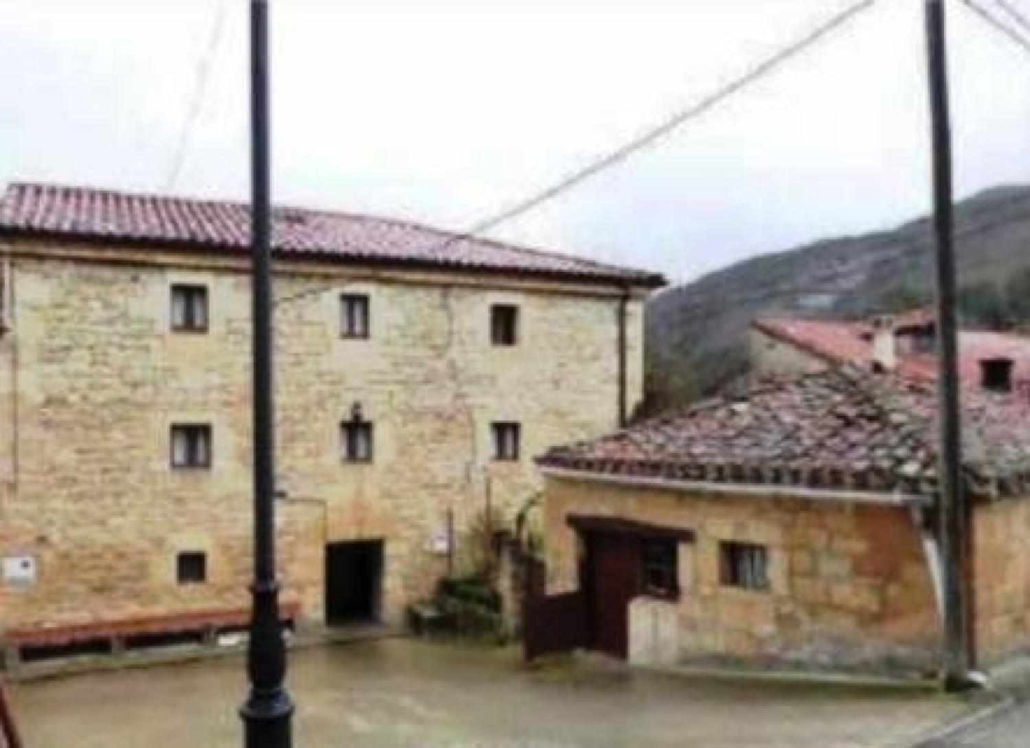  till salu radhus Sedano Páramos 1