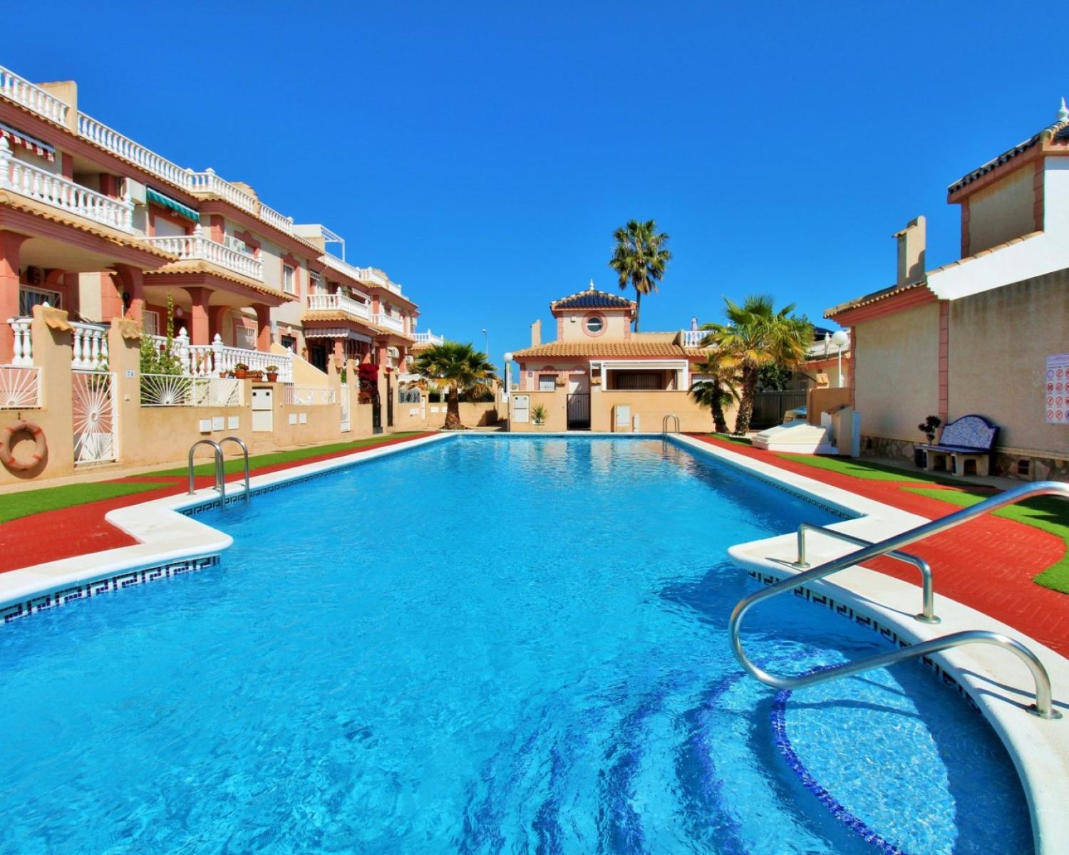  till salu hus Playa Flamenca Baix Segura 13